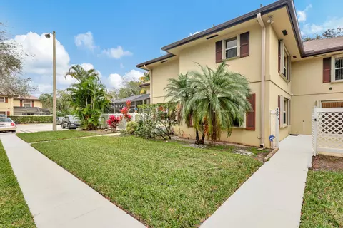 46 Essex Ct #D, Royal Palm Beach, FL 33411