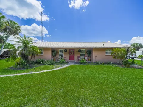1049 Bear Beach Rd, Okeechobee, FL 34974