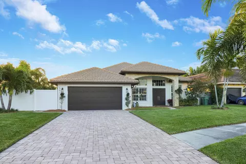 561 N Cypress Dr, Tequesta, FL 33469