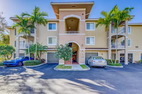 6521 Emerald Dunes Dr #208, West Palm Beach, FL 33411
