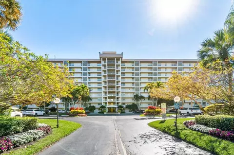 3510 Oaks Way #910, Pompano Beach, FL 33069