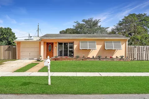 702 Snowden Dr, Lake Worth, FL 33461