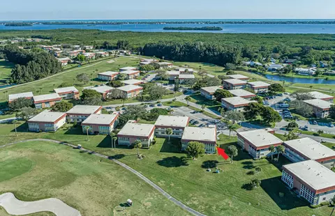 38 Pine Arbor Ln #207, Vero Beach, FL 32962