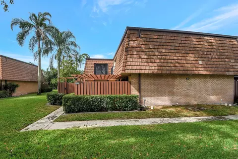 2402 24th Ln, Greenacres, FL 33463