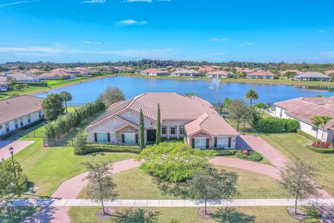 5041 E Sterling Ranch Cir, Davie, FL 33314