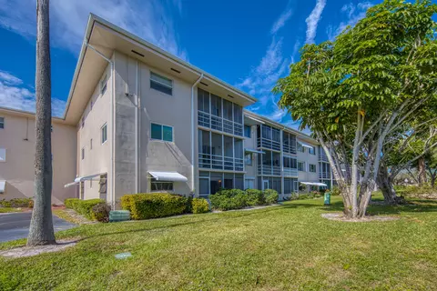 2581 Garden Dr N #110, Lake Worth, FL 33461