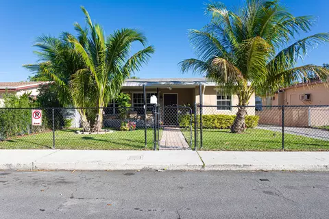 1009 Mcintosh St, West Palm Beach, FL 33405