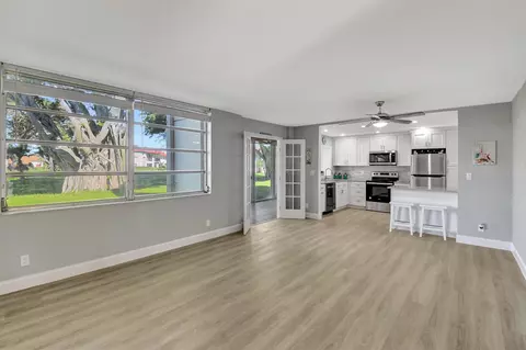 17 Willowbrook Ln #104, Delray Beach, FL 33446