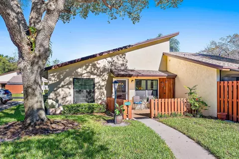 8003 SE Villa Cir, Hobe Sound, FL 33455