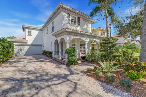 661 Castle Dr, Palm Beach Gardens, FL 33410
