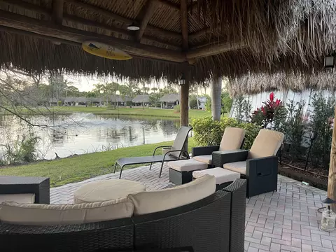 456 NW Foursome Ln, Port Saint Lucie, FL 34986