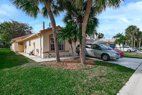 7085 Chesapeake Cir, Boynton Beach, FL 33436