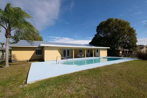 2492 SE Pinero Rd, Port Saint Lucie, FL 34952