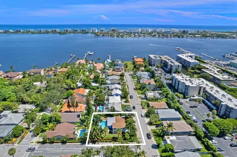92 18th Ave S, Lake Worth, FL 33460