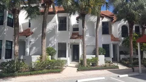 2419 Treasure Isle Dr #10, Palm Beach Gardens, FL 33410