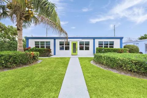 2031 S Suzanne Cir, North Palm Beach, FL 33408