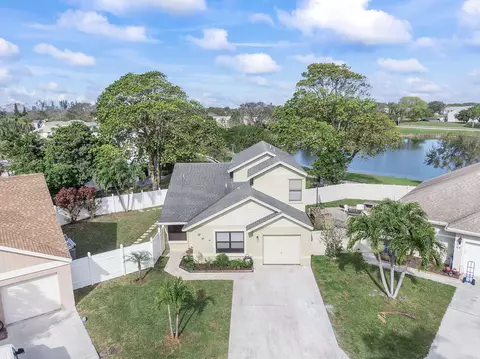 65 Willow Cir, Boynton Beach, FL 33436