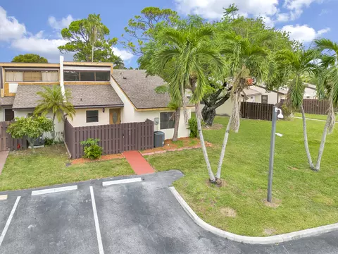 1869 Abbey Rd, West Palm Beach, FL 33415