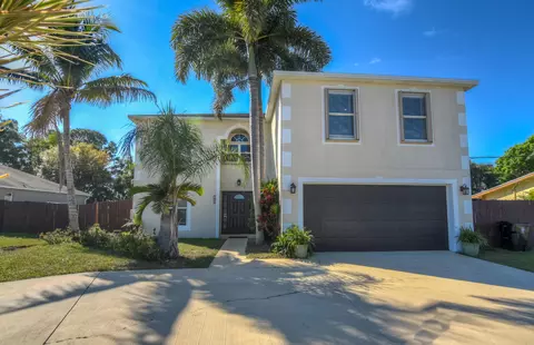 820 SE Sweetbay Ave, Port Saint Lucie, FL 34983