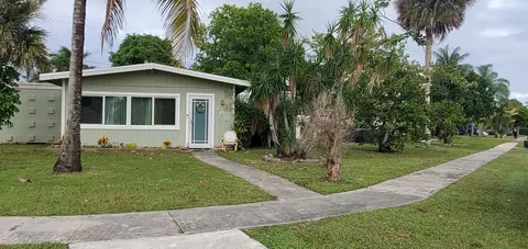 768 Orchid Dr, Royal Palm Beach, FL 33411
