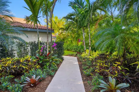 2232 Las Casitas Dr, Wellington, FL 33414