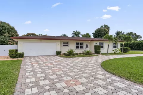 7524 Pine Tree Ln, Lake Clarke Shores, FL 33406