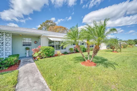 105 Lakes End Dr #B, Fort Pierce, FL 34982