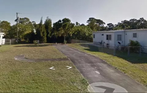 7951 SE Skylark Ave, Hobe Sound, FL 33455