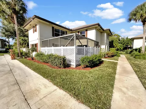 20 Bedford Ct #C, Royal Palm Beach, FL 33411