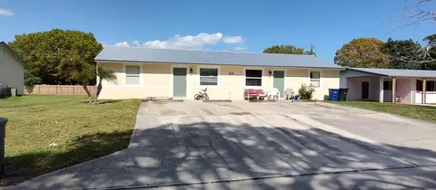 912 Skylark Dr, Fort Pierce, FL 34982