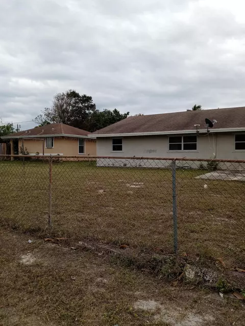 6080 N Dixie Hwy, Boca Raton, FL 33487