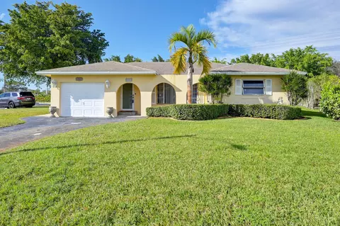 10607 NW 83rd St, Tamarac, FL 33321