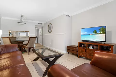 162 NW 92nd Ave #103, Pembroke Pines, FL 33024
