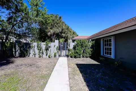 620 Oak St, Boynton Beach, FL 33435