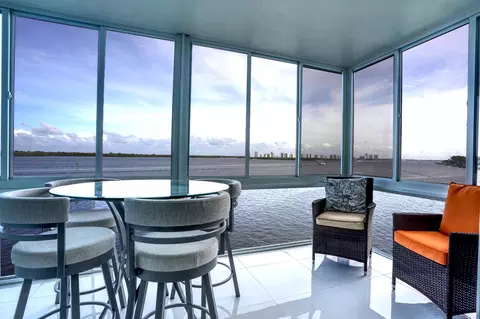 60 Yacht Club Dr #402, North Palm Beach, FL 33408