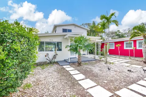 954 NE 39th St, Oakland Park, FL 33334