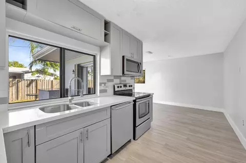 10581 NW 28th St, Sunrise, FL 33322