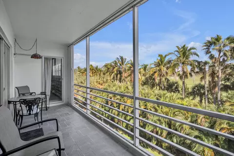 500 NE 14th Ave #403, Hallandale Beach, FL 33009
