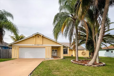 2537 SE Victory Ave, Port Saint Lucie, FL 34952