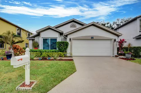 121 Hammocks Dr, Greenacres, FL 33413