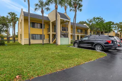 512 Meadows Cir #512, Boynton Beach, FL 33436