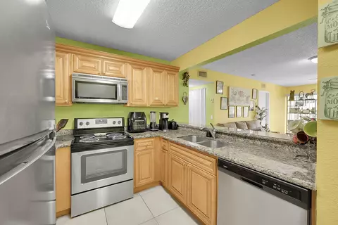 1661 Balfour Point Dr #F, West Palm Beach, FL 33411