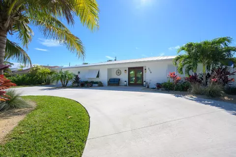 319 Country Club Dr, Tequesta, FL 33469