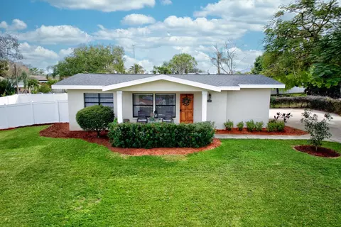 606 Lake Blue Dr, Lake Placid, FL 33852