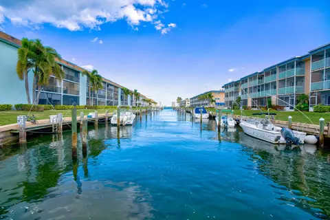 236 Castlewood Dr #307, North Palm Beach, FL 33408