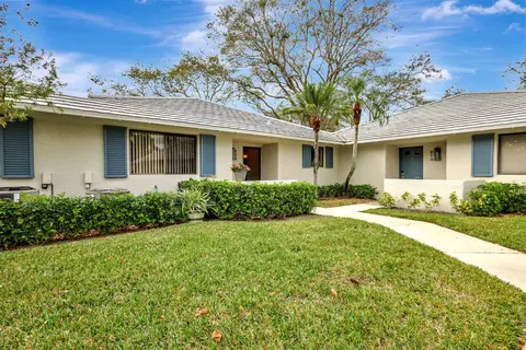 209 Club Dr, Palm Beach Gardens, FL 33418