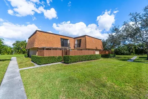 915 9th Ln, Greenacres, FL 33463