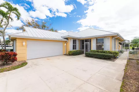 2023 SW Mayflower Dr, Palm City, FL 34990