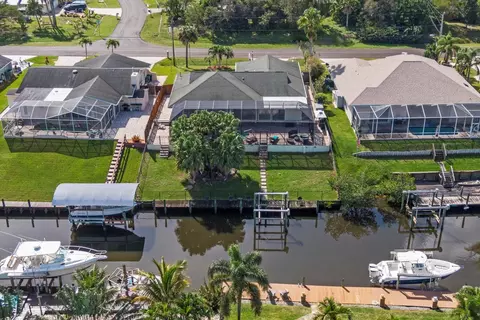 697 SE Whitmore Dr, Port Saint Lucie, FL 34984
