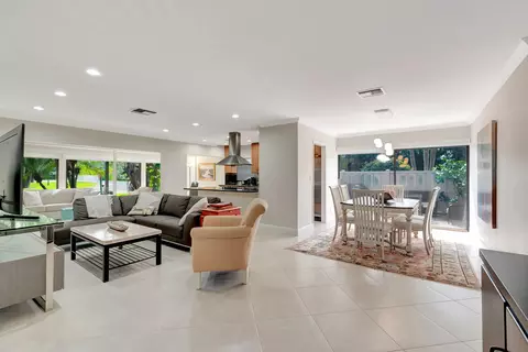 201 Bridgewood Ct, Boca Raton, FL 33434
